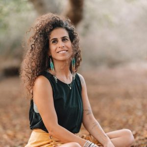 נעמי -